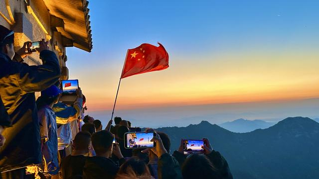 龟蒙景区夜爬活动为游客带来新体验 龟蒙景区供图