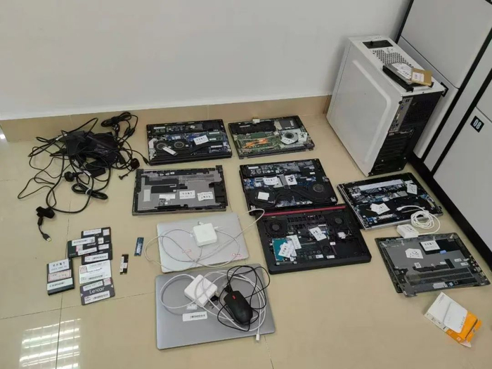 上海警方打击造谣传谣违法犯罪收缴的证物