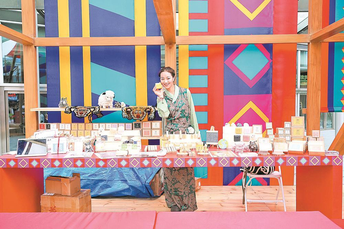     非遗市集走进商场