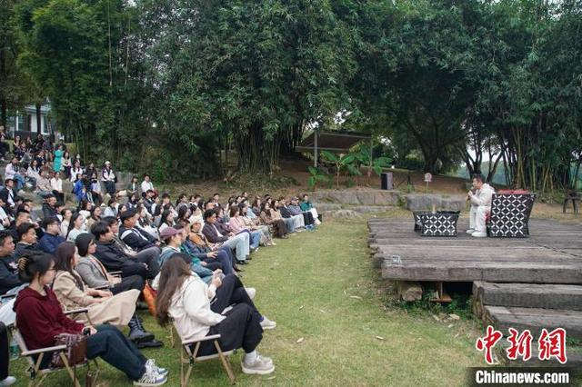 图为桂林艺术节艺术大讲堂《努力让观众不皆大悲伤》现场。陈冠言 摄