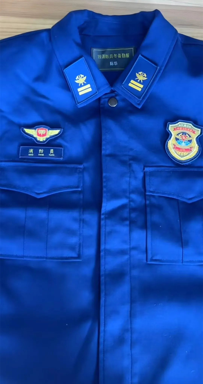 23式消防制服配饰标识,亮相!|消防救援|鹅绒|冲锋衣|正能量|服装_新浪新闻