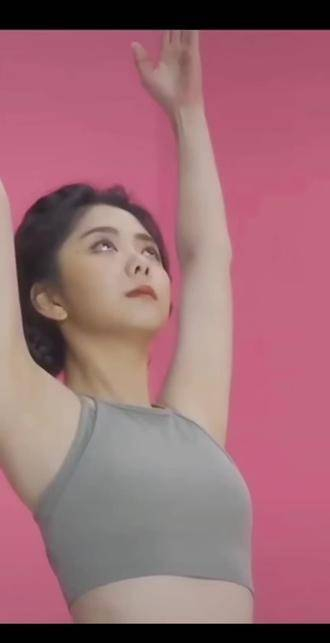 明星瑜伽专辑-谭松韵 30岁的柔韧与弹性,无惧他人目光,始终忠于自我