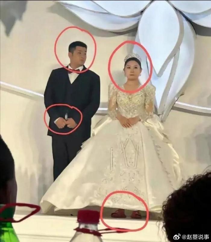 这新娘是懂生活的，婚礼时穿一双舒服的鞋可以轻松不少…