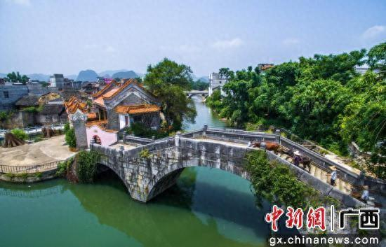 综合整治后的珊瑚河石龙镇段。 石龙镇政府 供图