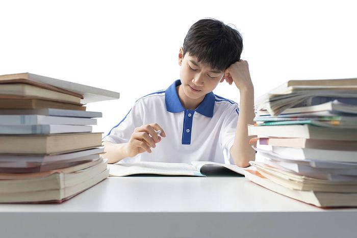 闪电心灵愈站 | 青春期孩子妈妈如何教育？心理专家：理解支持、用爱引导