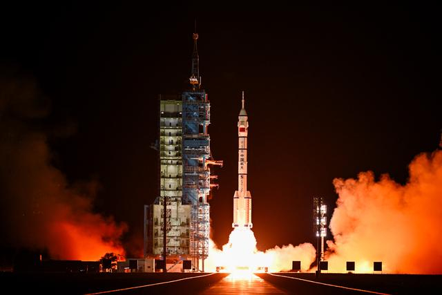 神舟十九号发射升空。记者 王晓博 摄