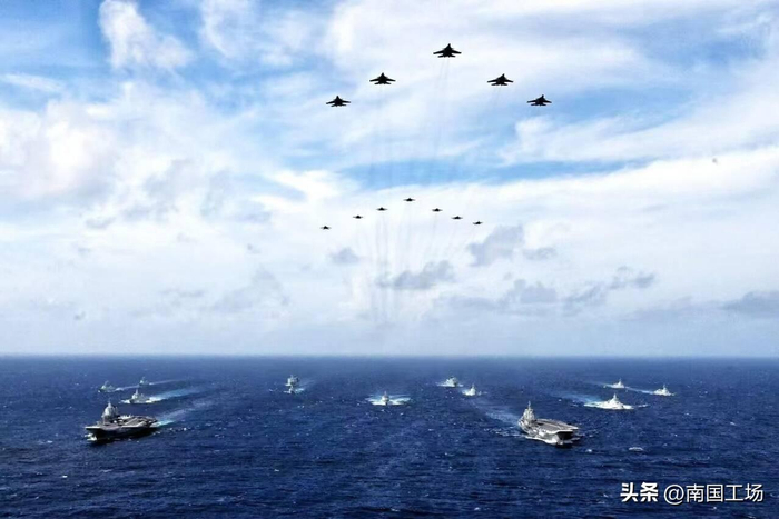 中国双航母霸气组队,9架歼15B升空,055大驱奔腾,军迷们圆梦了