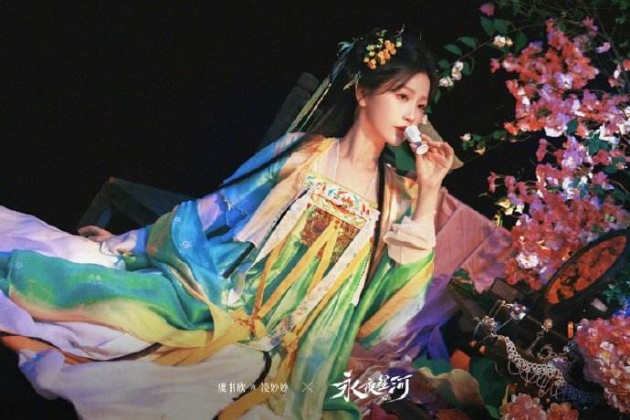 虞书欣丁禹兮新剧开播海报!