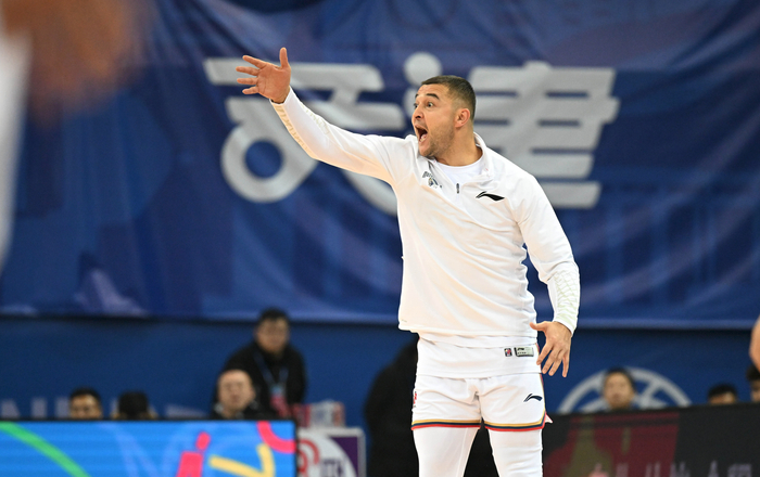 西热力江宣布离队。  资料图/新华社