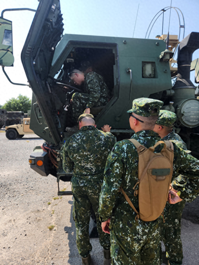 图为美军训练单位于社交媒体发布的台军受训照片 图源：美陆军基地锡尔堡官方社交媒体脸书账号