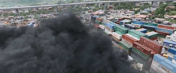 《焚城》预告片截图。 垃圾回收场占地面积很大。