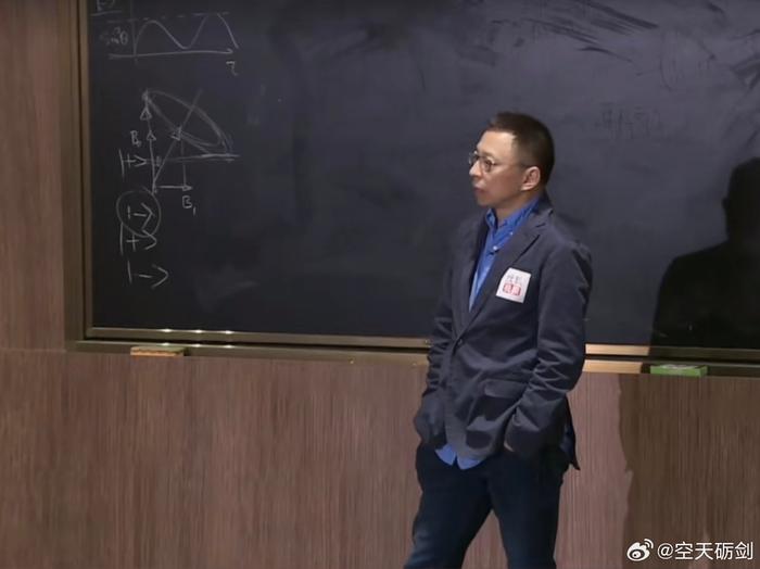 学知识学见识是给自己学的，年轻人要按照正确的价值观去生活和工作…