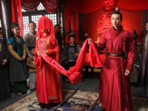 准亲家见面，最掉价的行为：一不谈，二不问，三不说