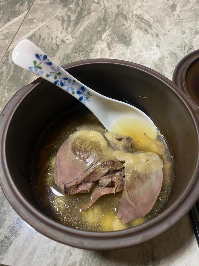 世界上最幸福的事，莫过于晚上回家的时候，有人给你留了一盅炖汤…