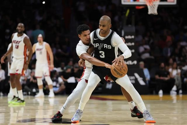 "火箭乔丹"不灵了!2成命中率不值4千万 学学39岁保罗打法