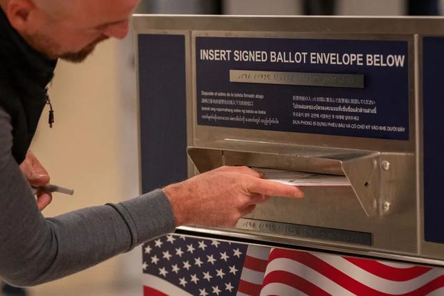 美国大选投票日前夕，美国多州民众提前投票。视觉中国 图