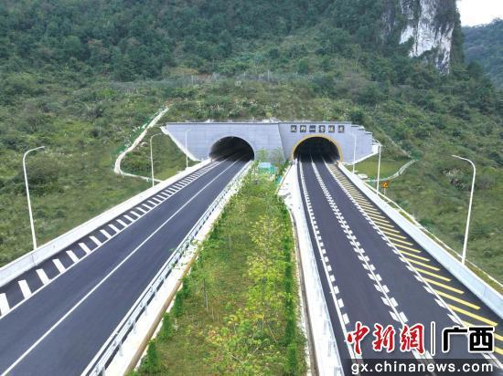 图为隧道洞门美观、排水系统完善。戴肖玲 供图