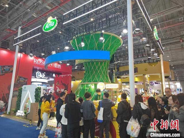 第七届进博会阿拉福兹展台。中新网记者 姜煜 摄