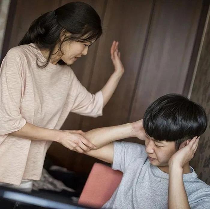 经常挨打的孩子，和没挨过打的孩子，长大后的差距不是一点点