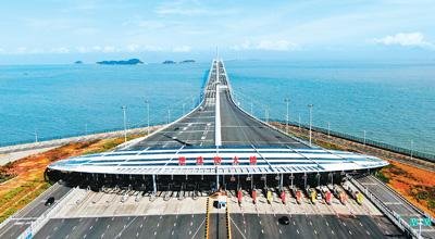 图为港珠澳大桥入口。新华社记者 邓 华摄