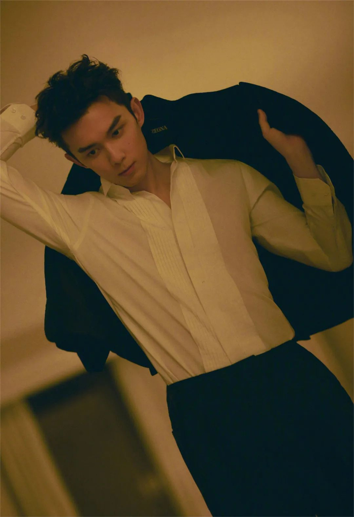 吴磊突发意外受伤!