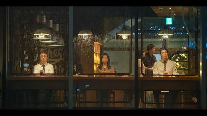 成年人崩溃起来，连吃炸鸡都觉得毫无意义