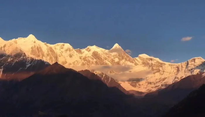 南迦巴瓦的日照金山，又名燃烧的天堂。（图 受访者供图）