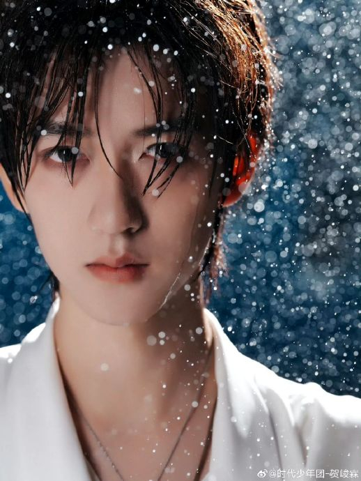 贺峻霖湿发氛围感