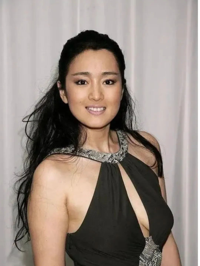 巩俐的丑衣服,又有了新高度