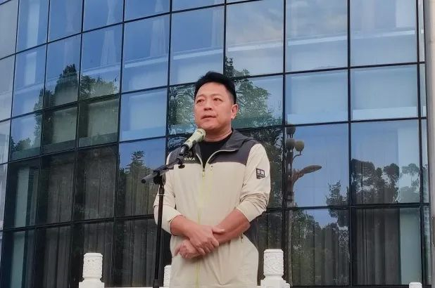 今天,漳平一中曾乙洋,陈晗月,苏雨珊,陈文艺讲学习.