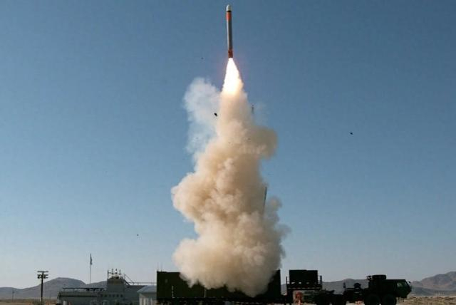 资料图：美国“堤丰”中程导弹发射系统发射“战斧”巡航导弹 