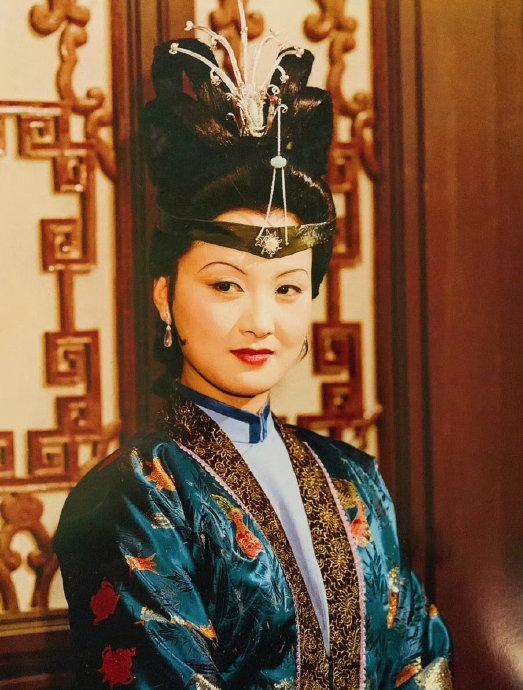 邓婕版的王熙凤