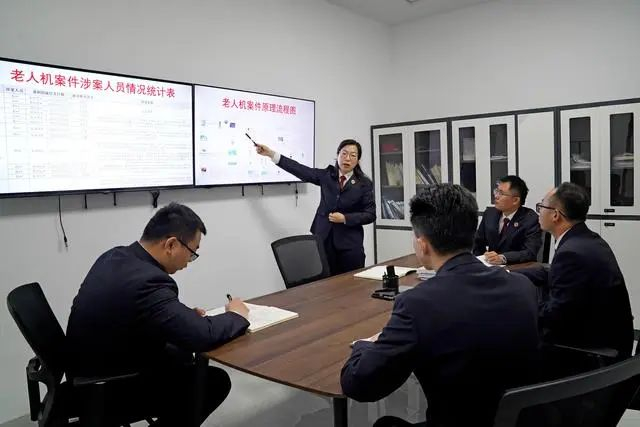 检察官讨论案情