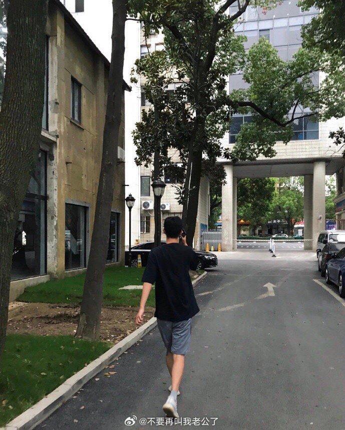 我爸妈当年离婚，我妈妈主动放弃抚养权