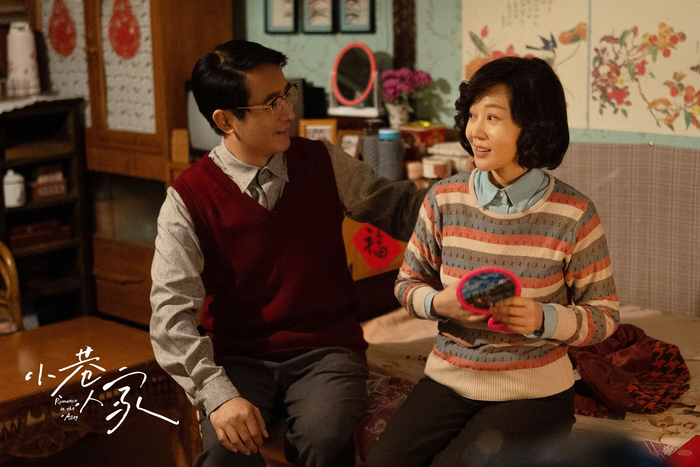 《小巷人家》剧照 庄超英（郭晓东饰）和黄玲（闫妮饰）