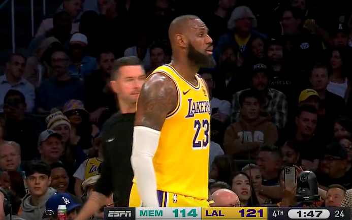 年近40岁的詹姆斯仍在巅峰状态。  视频截图