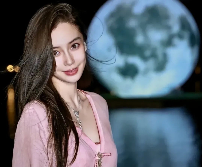 baby打扮朴素参加港圈聚会,知情人透露关键,想要复出不能太高调