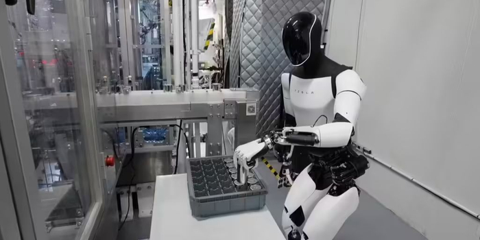 ▲ 特斯拉 4680 电池和 Optimus 机器人