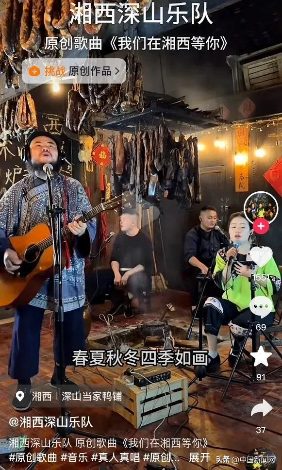 打过螺丝,干过烧烤,他最终在村里唱山歌火了