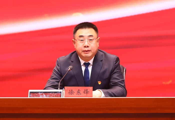 黑龙江省住房和城乡建设厅党组成员、副厅长徐东锋作情况介绍
