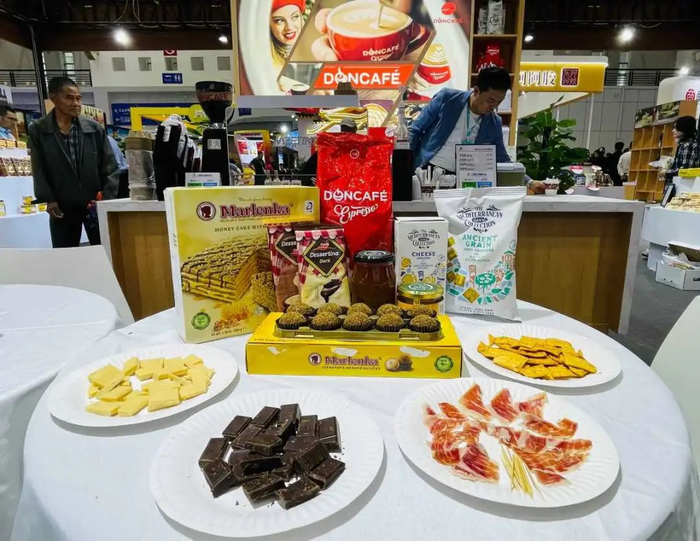 食博会上的中东欧商品。