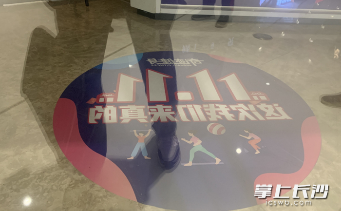 奇迹健身国金店的促销海报。