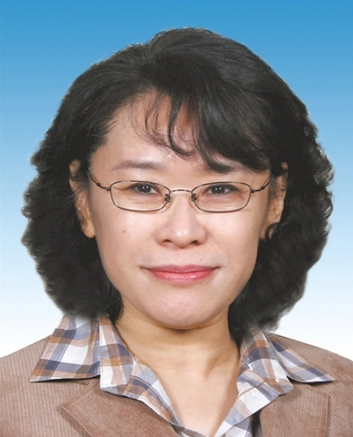 张海迪,这位传奇的女性,虽身患多种绝症,却坚韧不拔