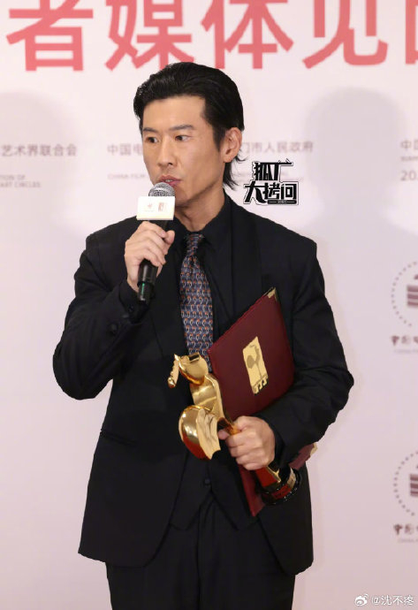 恭喜王骁获得金鸡奖最佳男配角!《三大队》的马振坤值得,王骁更值得!|最佳男配角|王骁|金鸡奖_新浪新闻