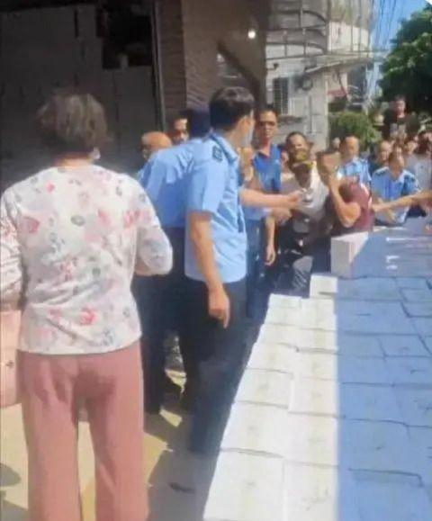广东佛山大墩村事件后续,扣押酒类400件,当事人出面讲述真相