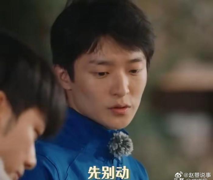你能想象吗？一群充满朝气的少年，围坐在餐桌前，原本平静的氛围瞬间被打破…