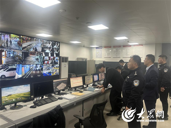 接庄派出所对万象汇商场内部安全落实情况开展检查（图片来源 大众网 ）