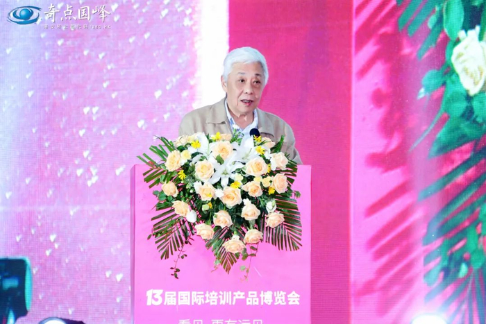 ▲中国酒类流通协会常务副会长刘员