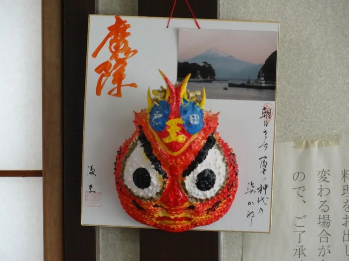 当地有用高足蟹甲壳绘制鬼脸驱邪除厄的习俗 图源：Taelog