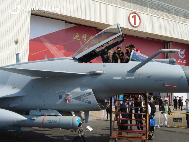 歼-10CE开启野兽模式,亮出最强火力,几国空军司令久久不愿离去